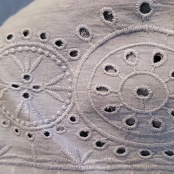 Gap Women's Large English Manor Blue Eyelet Sleeve PullOver Top Shirt New - Picture 3 of 3